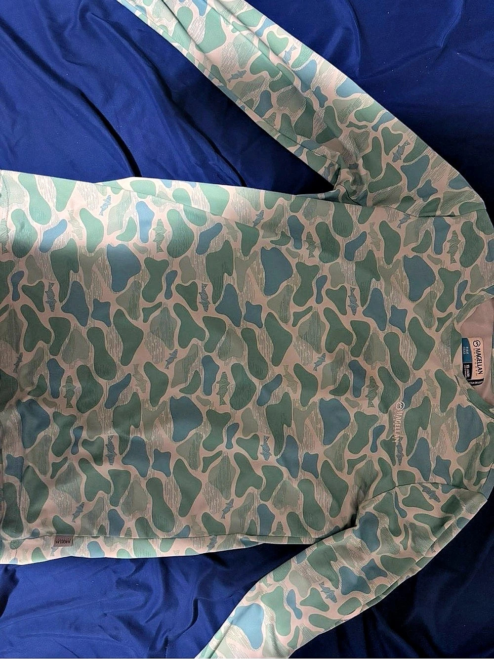 Magellan Outdoors Fishing Gear Camo Shirt Green & Blue XL youth